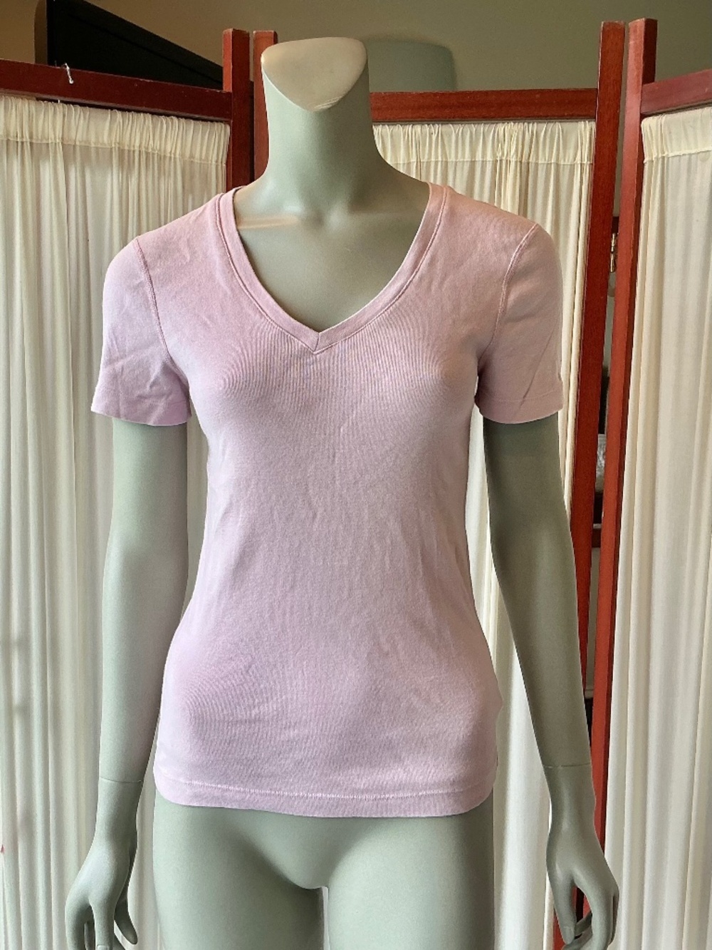Essentials Women’s T-Shirt V Neck in Pale Lilac 100% Cotton Small